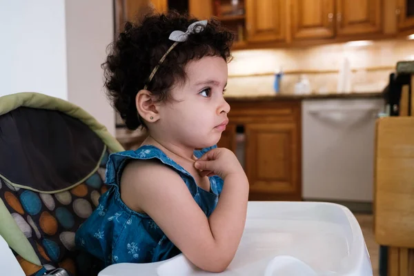 Bonito Dois Anos Idade Retrato Menina Ambiente Doméstico — Fotografia de Stock