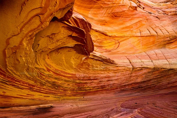 アリゾナ州北部の朱色の崖国立記念碑の中にあるコヨーテ ブッツ サウスの美しい風景と岩の形成 — ストック写真