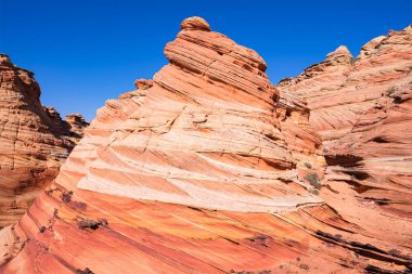 Kuzey Arizona 'daki Vermilion Cliffs Ulusal Anıtı' nın güneyindeki Coyote Buttes 'in güzel manzarası ve kaya oluşumları..