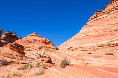 Kuzey Arizona 'daki Vermilion Cliffs Ulusal Anıtı' nın güneyindeki Coyote Buttes 'in güzel manzarası ve kaya oluşumları..