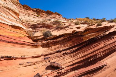 Kuzey Arizona 'daki Vermilion Cliffs Ulusal Anıtı' nın güneyindeki Coyote Buttes 'in güzel manzarası ve kaya oluşumları..
