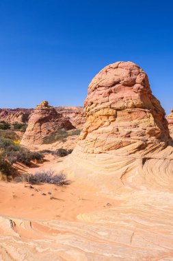 Kuzey Arizona 'daki Vermilion Cliffs Ulusal Anıtı' nın güneyindeki Coyote Buttes 'in güzel manzarası ve kaya oluşumları..