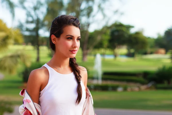 Mulher bonita jovem — Fotografia de Stock