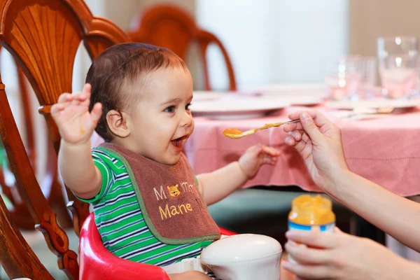 Bebé faminto — Fotografia de Stock