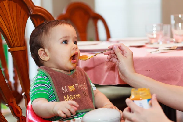 Głodne dziecko — Zdjęcie stockowe