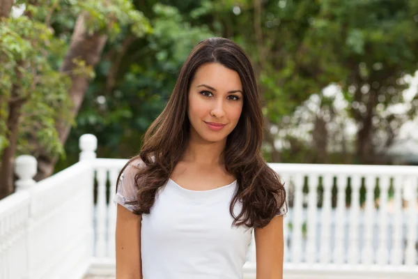 Mulher bonita jovem — Fotografia de Stock