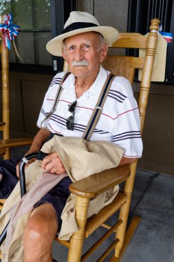 yaşlı adam