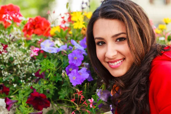 Beautiful young woman — Stock Photo, Image