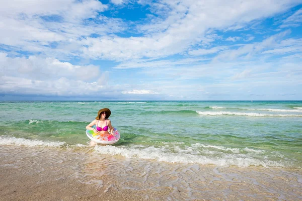 Jolie femme de plage — Photo