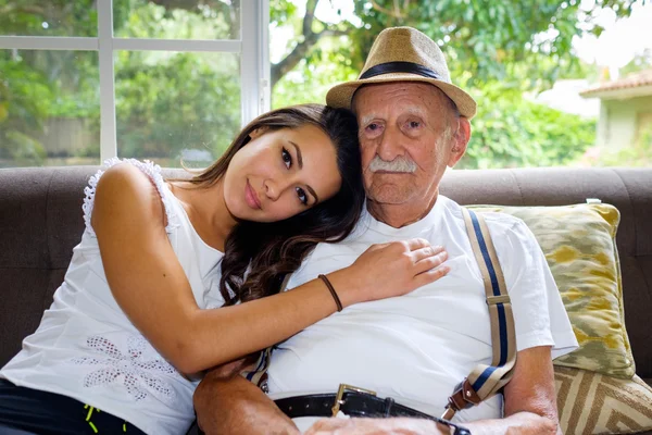 Abuelo y nieta — Foto de Stock