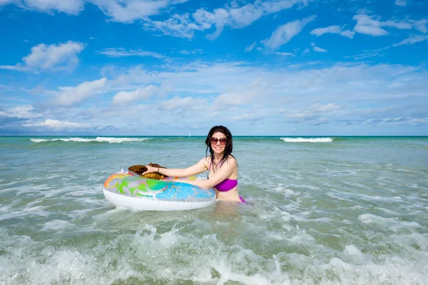 Bella spiaggia donna — Foto Stock