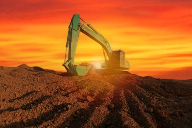 İnşaat alanındaki kepçe. Ekipman.