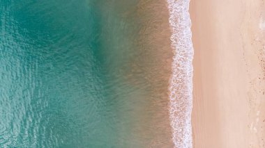 Güzel bir sahil manzarası.