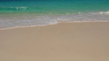 Similan Adası kristal berrak su ve toz beyaz kumla çok güzel bir adadır. Tayland