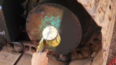 Pas boyayla kaplanmış..