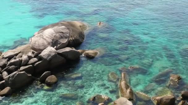 Similan Island Velmi Krásný Ostrov Křišťálově Čistou Vodou Práškově Bílým — Stock video