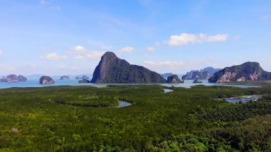 Güneydoğu Asya 'daki dağların havadan görünüşü.