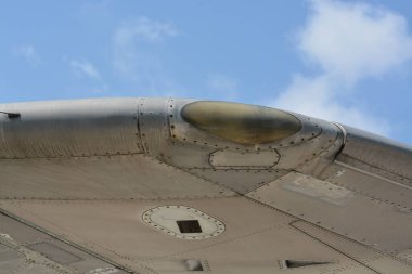 Eski yolcu uçağı hizmet dışı ve yere bırakılmış..