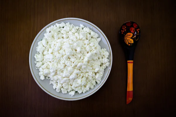 süzme peynir bir plaka üzerinde