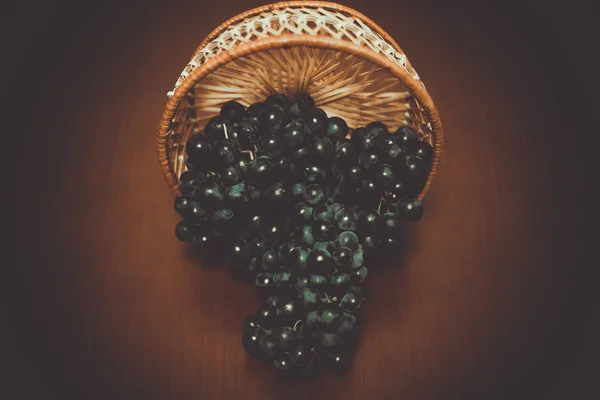 Siyah asma tablo üzerinde