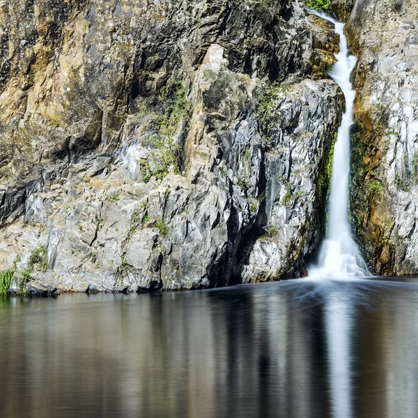 Hervidero 滝があります。マドリード。スペイン. ロイヤリティフリーのストック写真