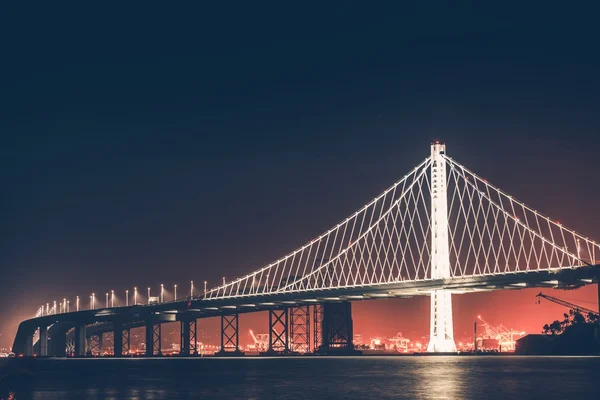 Oakland bay bridge på natten — Stockfoto