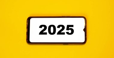 2025 'te turuncu bir geçmişi olan akıllı bir telefon..