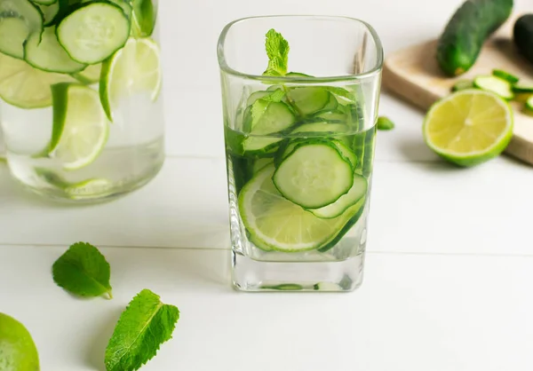 Verse Koele Komkommer Doordrenkt Water Cocktail Detox Drank Limonade Een — Stockfoto