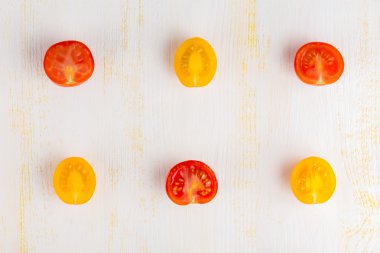 Grunge ahşap yüzey, en iyi görünüm dilimlenmiş domates çeşitleri