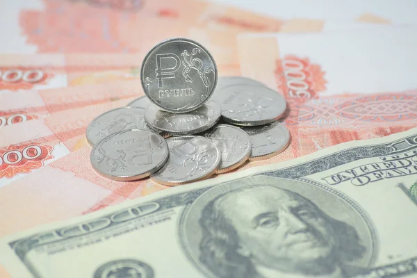 El rublo ruso y los dólares —  Fotos de Stock