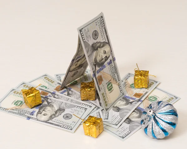 Dólares y regalos — Foto de Stock