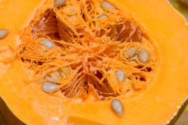 Dilimlenmiş kabak closeup ve tohumları