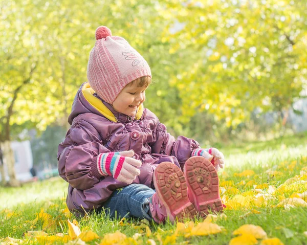 Child autumn leaves — Stock Photo, Image