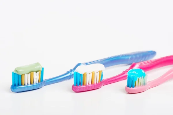 Tandenborstels met tandpasta — Stockfoto