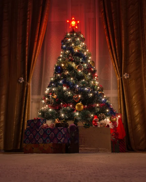 Habitación árbol de Navidad Fotos de stock libres de derechos