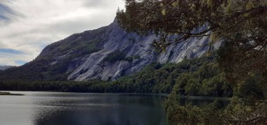 Puerto Blest, Arjantin 'deki güzel göl. Dağ ayna gibidir..