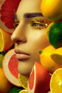 Manken birçok turunçgiller arasındadır..