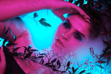 güzel genç elf prensesi kumral saçlı