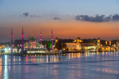 Kuala Terengganu, Malezya camide kristal görünümünü akşam