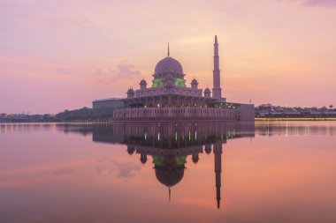 Twilight Saat Malezya'da Putrajaya Camii.