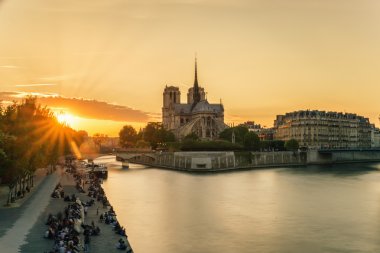 Notre Dame de Paris Katedrali, günbatımı, Fransa