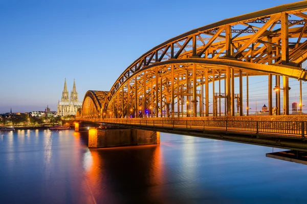 Katedra w Kolonii i hohenzollern most, Kolonia, Niemcy — Zdjęcie stockowe