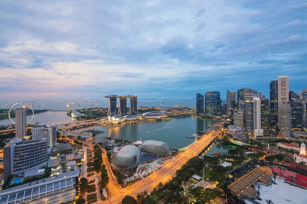 Marina defne Singapur City gecede havadan görünümü. Singapur ben — Stok fotoğraf