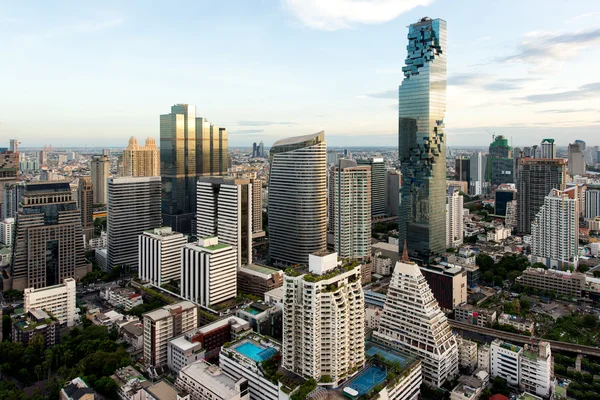 Cidade de Banguecoque na Tailândia. Banguecoque vista no distrito de negócios — Fotografia de Stock