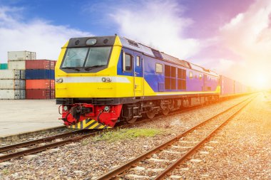 İthalat, ihracat, lojistik kavramı - fr ile kargo tren platformu
