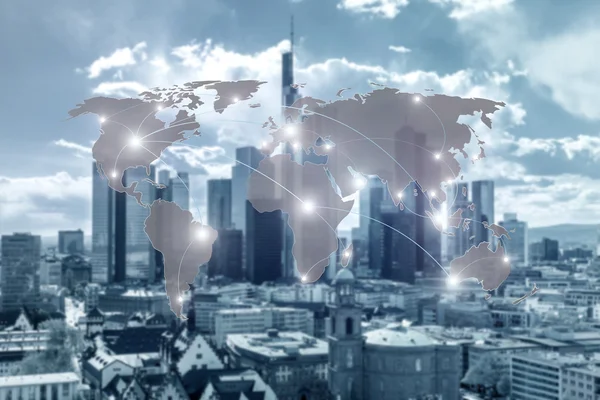 Hálózati koncepció - hálózat és a világ Térkép a blur város használata — Stock Fotó