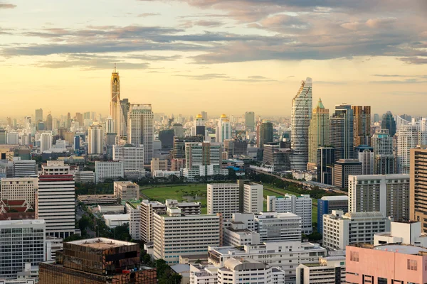 Bangkok view in business district with skyscraper in Bangkok, Th — Stock Photo, Image