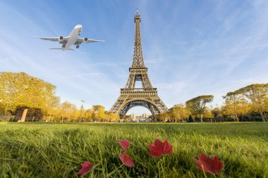 Eyfel Kulesi, Paris, Fransa uçan uçak. Eyfel Kulesi ben