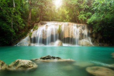 Tayland Kanchanaburi'deki/daki oteller Erawan şelale. Güzel waterfal