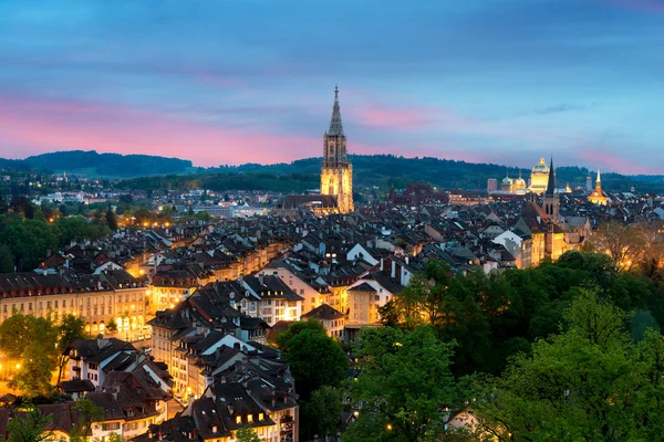 Panoramę miasta Bern z dramatyczne niebo w Bern, Szwajcaria — Zdjęcie stockowe